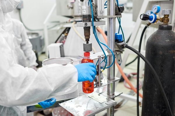 Appareil de capsulage : apprenez son fonctionnement avant de l'utiliser